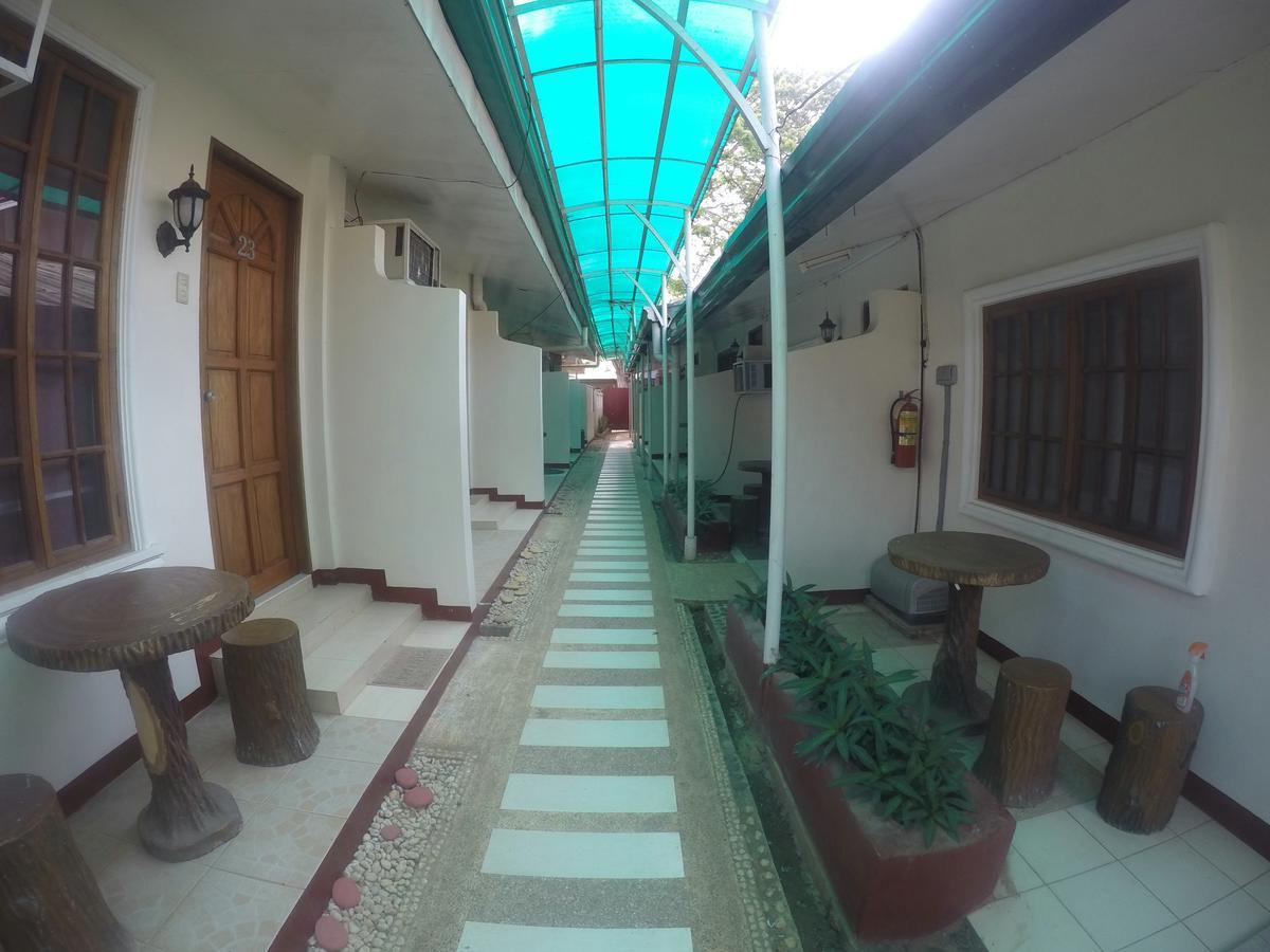 D'Lucky Garden Inn & Suites Tiniguiban Exterior foto