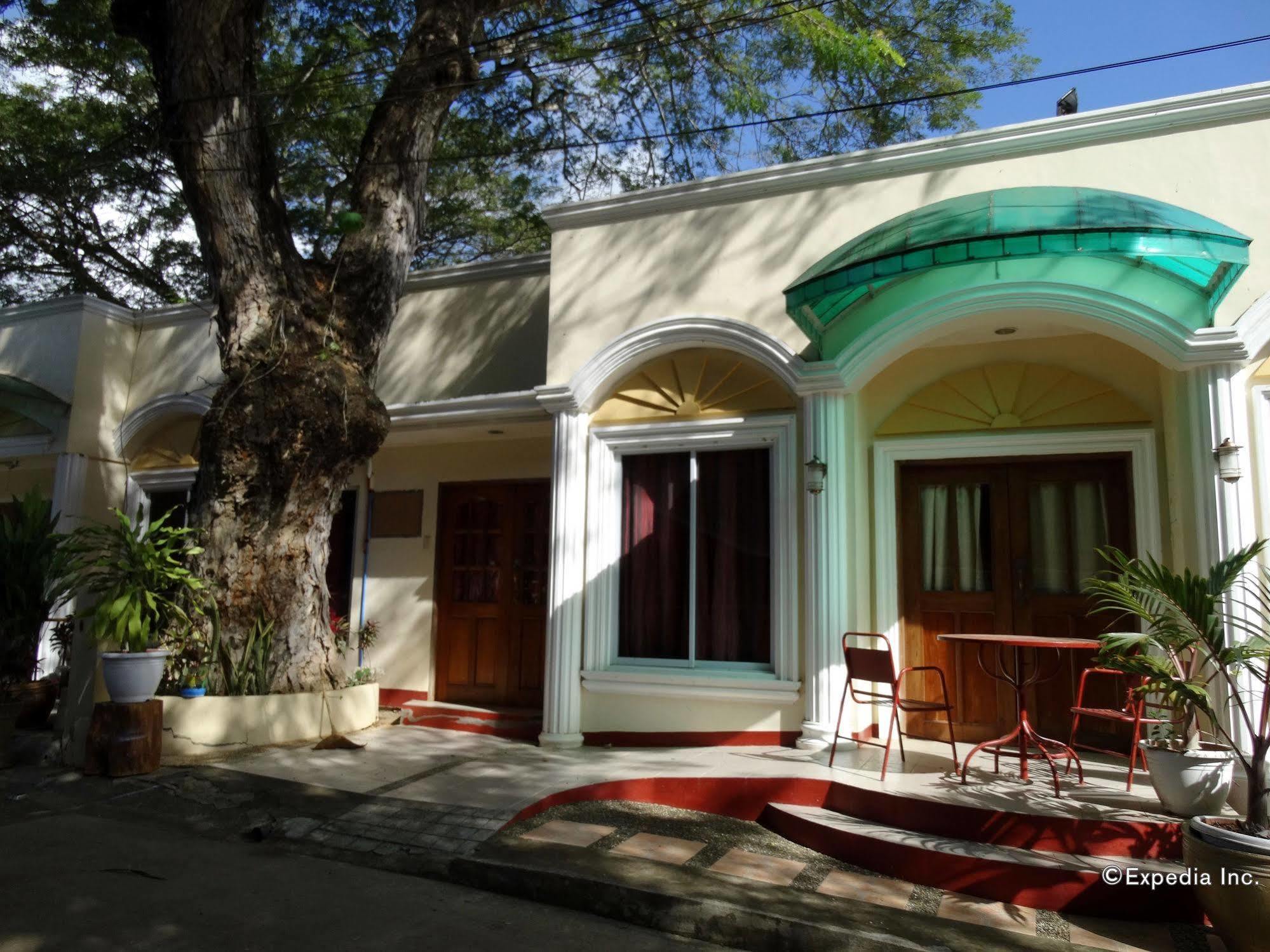 D'Lucky Garden Inn & Suites Tiniguiban Exterior foto